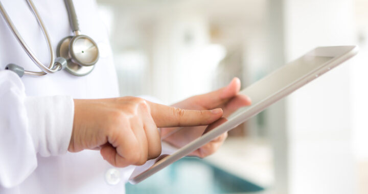 À espera de lei definitiva, consultas por vídeo e telefone já fazem parte da rotina de pacientes e profissionais da saúde