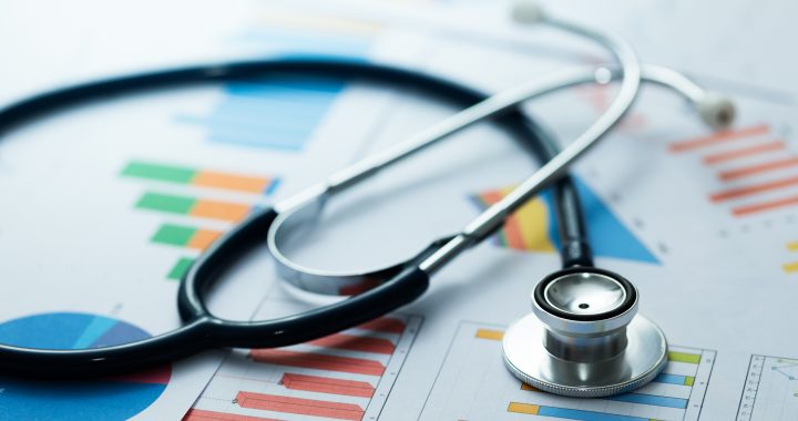 Piso da enfermagem: 98% dos hospitais privados não pagarão reajuste este mês, diz associação